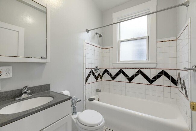 Building Photo - 312 Fillmore St