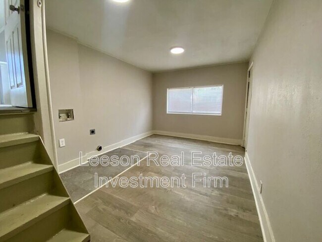 Building Photo - 3818 Richmond Ave