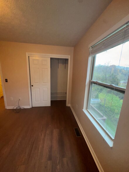 Building Photo - 983 Bandanna Dr