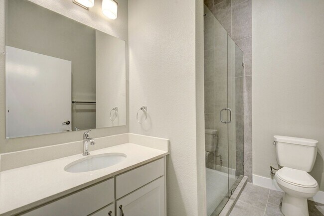 Building Photo - 7bed/4bath in West Campus