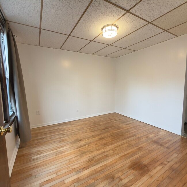 Building Photo - 4232 S California Ave