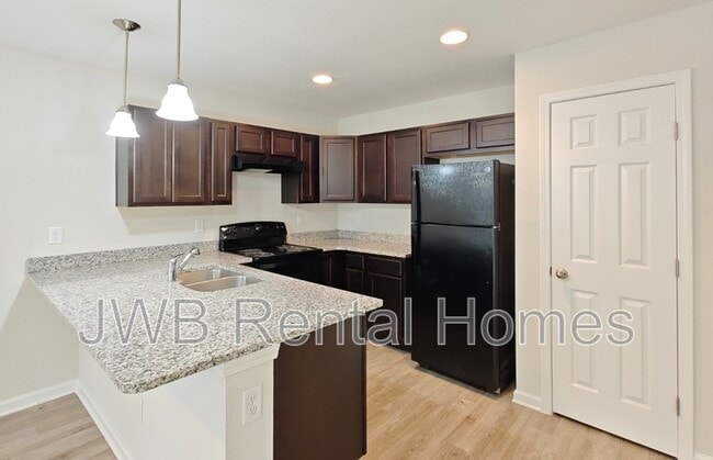 Building Photo - 681 Melba St