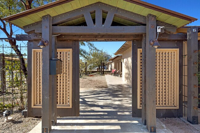 Building Photo - 2032 E La Jolla Dr
