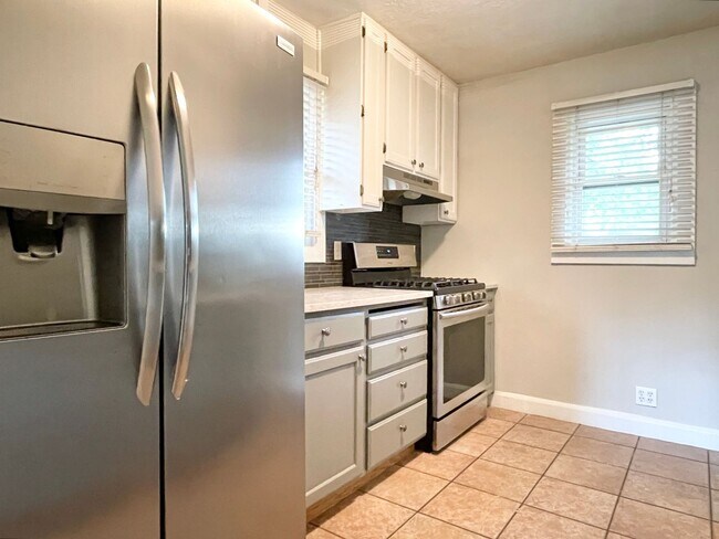 Building Photo - Darling Updated Cottage Near Liberty Park!