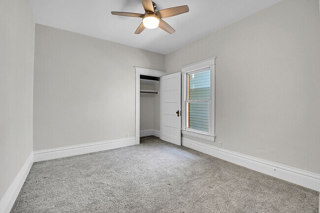 Building Photo - ONE block to OBSERVATORY PARK! great DU lo...