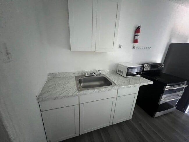 Building Photo - Newly updated 3 bedroom home