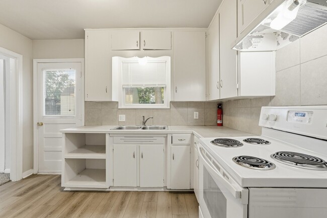 Building Photo - 2918 Tarpey Ave