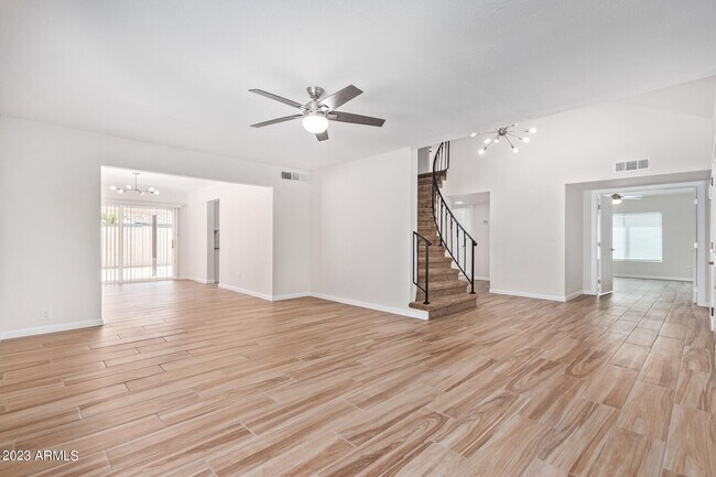 Building Photo - 1337 E Northshore Dr