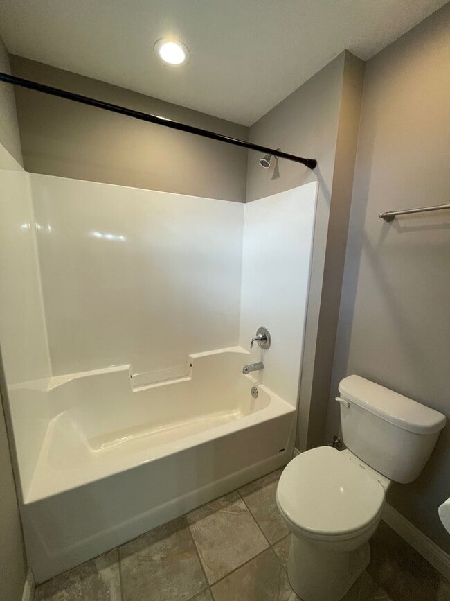 Building Photo - Custom Built 3 bed 2.5 bath Home Nestled A...