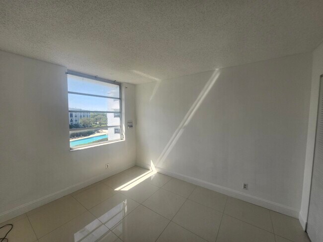 Building Photo - 8600 N Sherman Cir