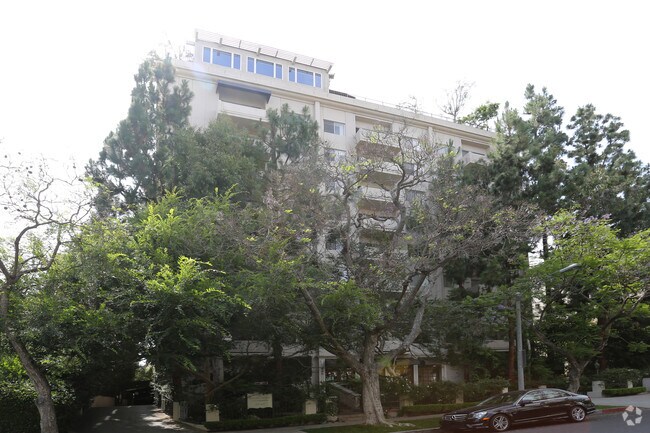 Primary Photo - Beverly Oakhurst Apartments