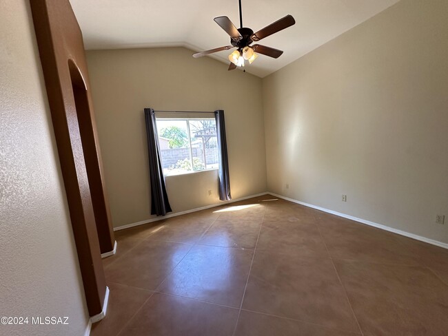 Building Photo - 8673 S Desert Dove Dr