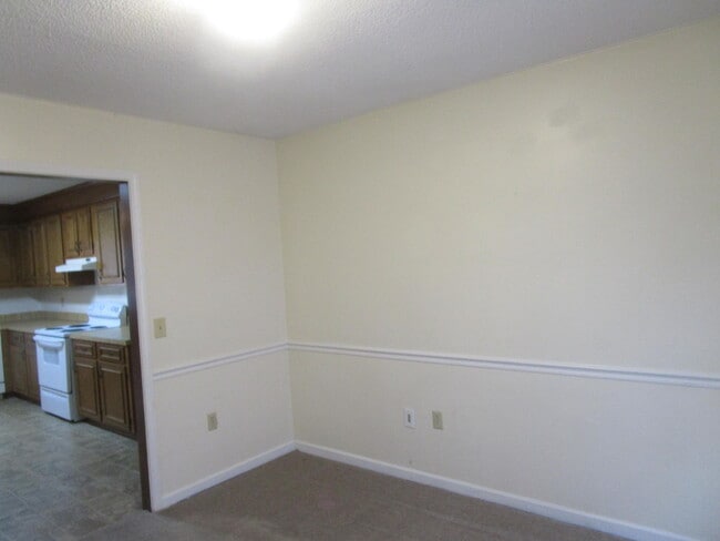 Building Photo - 40 Travis Ct