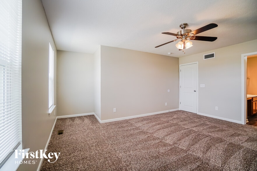 Building Photo - 2144 Greencrest Way