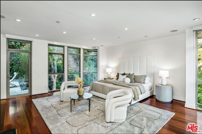 Building Photo - 3685 Mandeville Canyon Rd