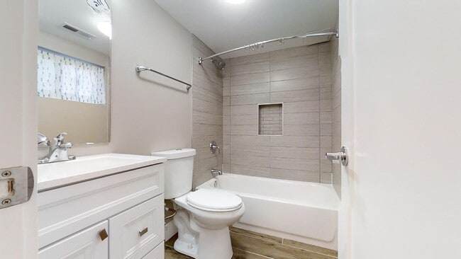 Building Photo - 12 Hawaii Ave NE