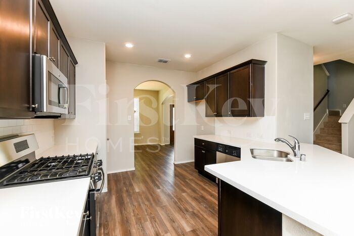 Building Photo - 5836 Japonica St