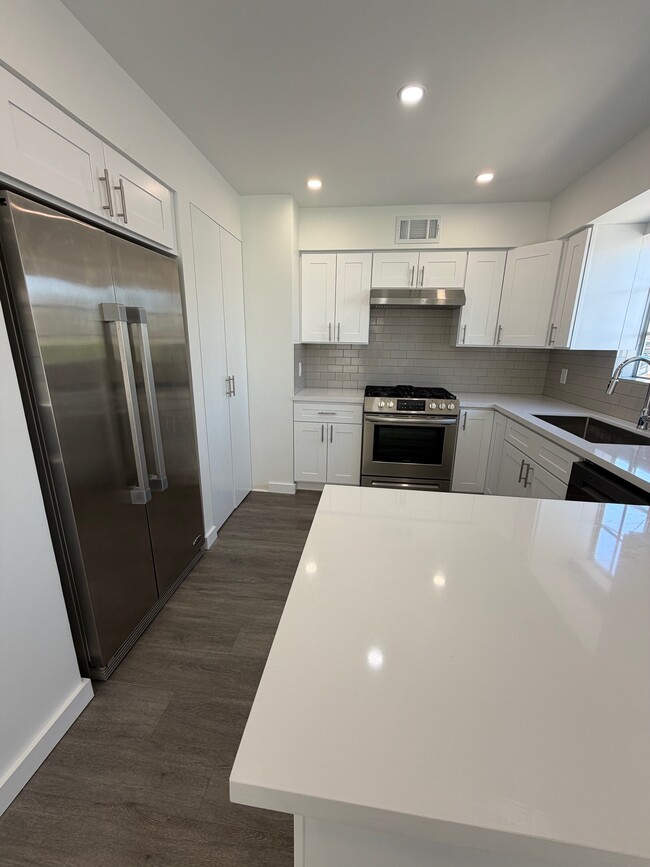 new appliances - 800 N June St