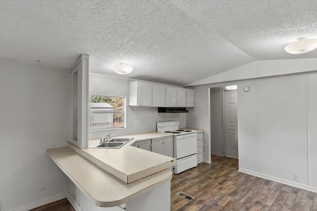 Building Photo - Beautifully Updated 3BR/2BA Trailer in Muscle Shoals – Quiet Country Living