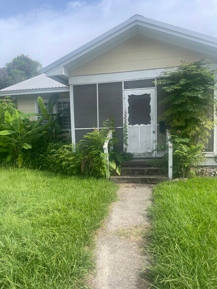 Primary Photo - 849 Geranium St