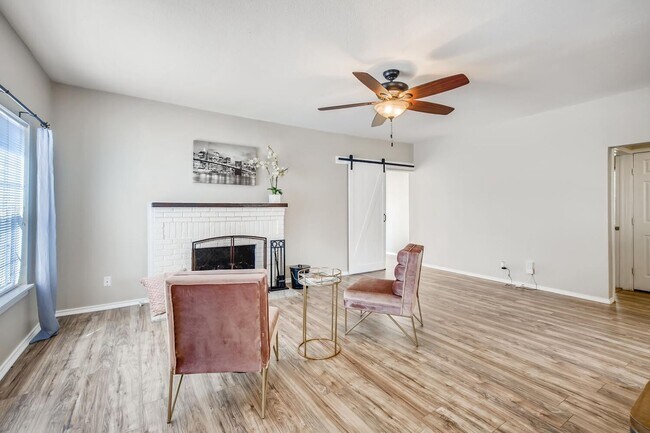 Building Photo - Location, Location, Location! Updated one story home with charm and modern conveniences