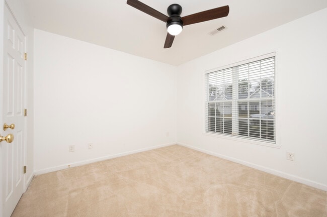 Building Photo - 3939 Creekside Ct