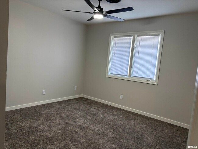 Building Photo - 3326 Jennings Dr