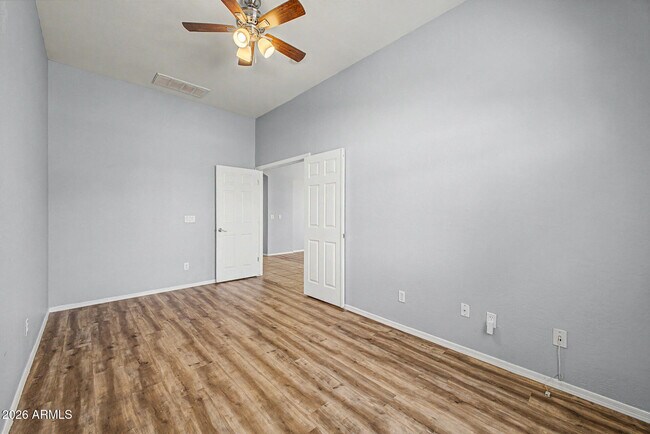Building Photo - 7233 W Paradise Ln