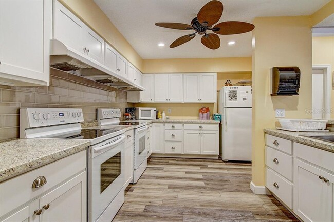 Building Photo - 1400 Arrowhead Cir W