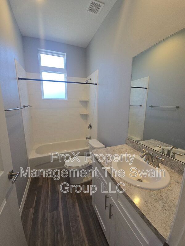 Building Photo - 760 Ave C SW