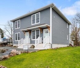 Building Photo - 26 Lyndale Ave