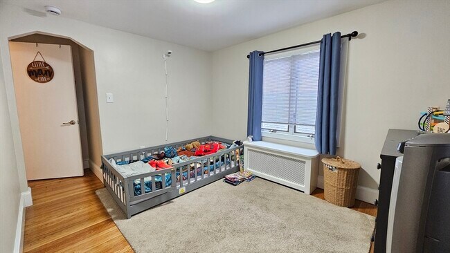 Building Photo - 539 Malden St