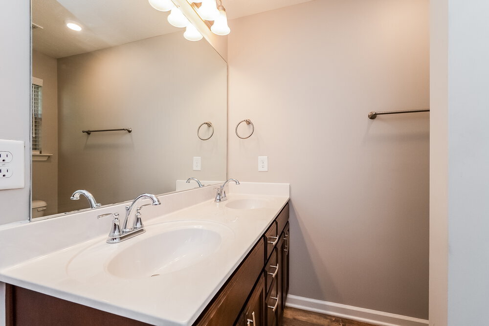 Building Photo - 1357 Busiris Dr