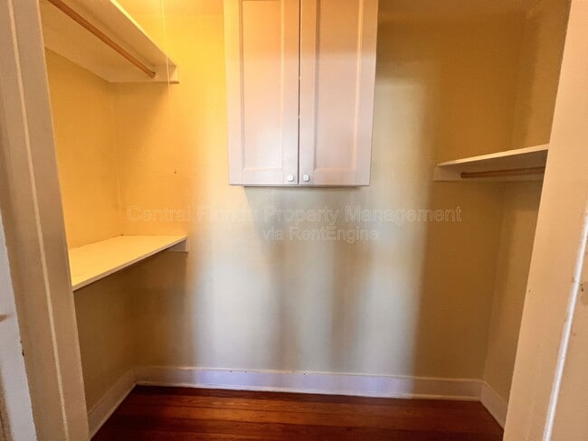 Building Photo - 617 N Hyer Ave