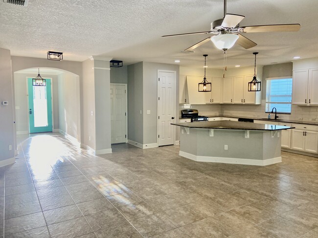 Building Photo - 30 Paradise Valley Dr