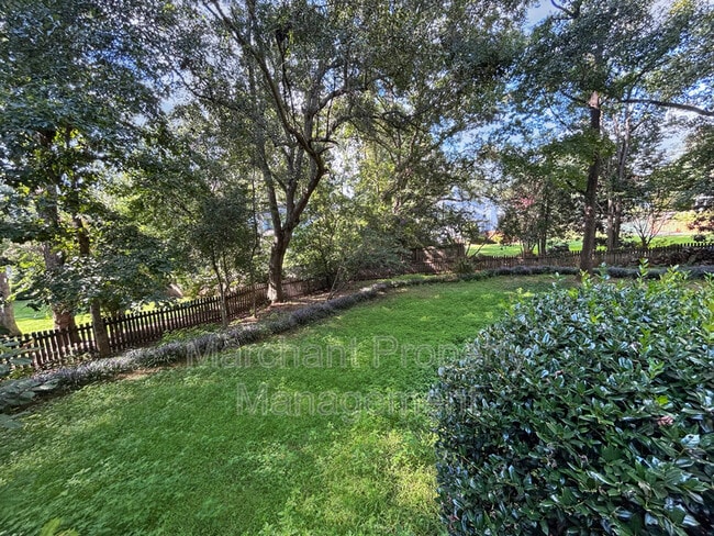 Building Photo - 7 Waxwing Ct