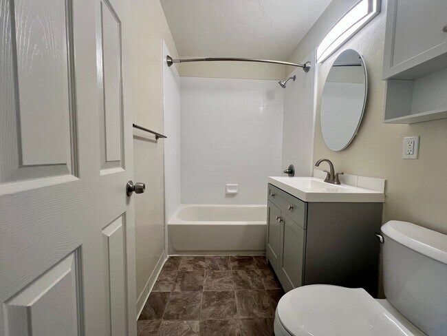 Building Photo - Renovated 2-bedroom, 1-bath Unit