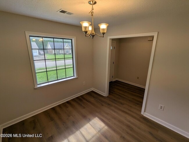 Building Photo - 5640 Ingleside Dr