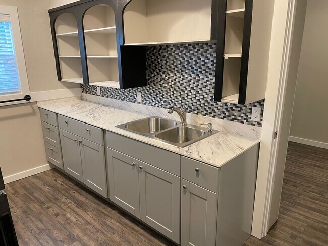 Building Photo - EICB1055