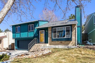 Building Photo - Beautiful 3 Bed, 2 Bath Home in Aurora with Backyard and Deck!