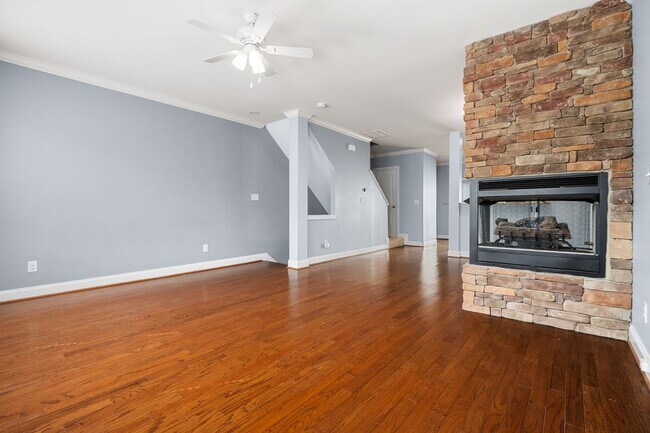 Building Photo - Gorgeous  3-bedroom townhome in North Raleigh!