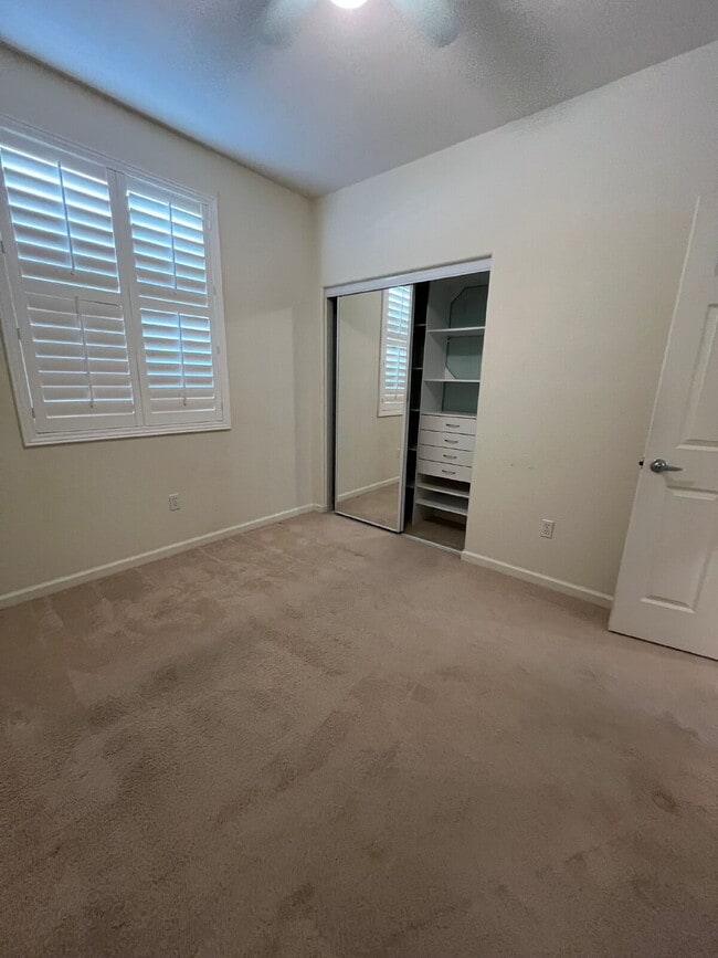 Building Photo - Tracy: $2839 3 bedroom 2 bath single story...