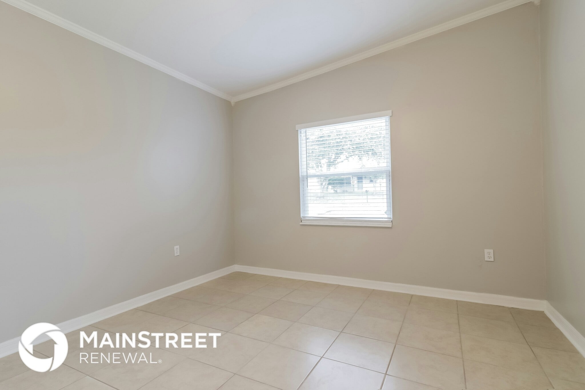 Building Photo - 3404 Paris Pl