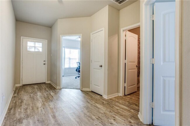 Building Photo - 1072 Gaelic Dr