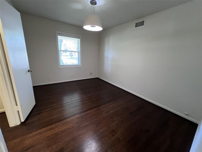 Building Photo - 9602 Fairdale Ln