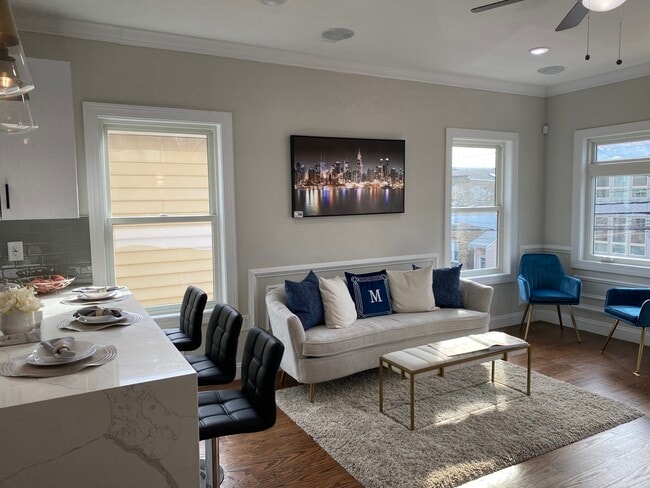 Primary Photo - 586 Liberty Ave