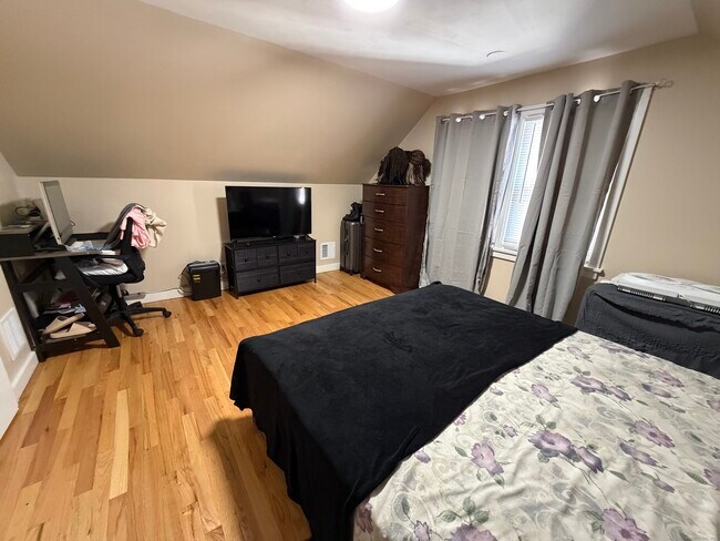 Building Photo - 128 Harlan St