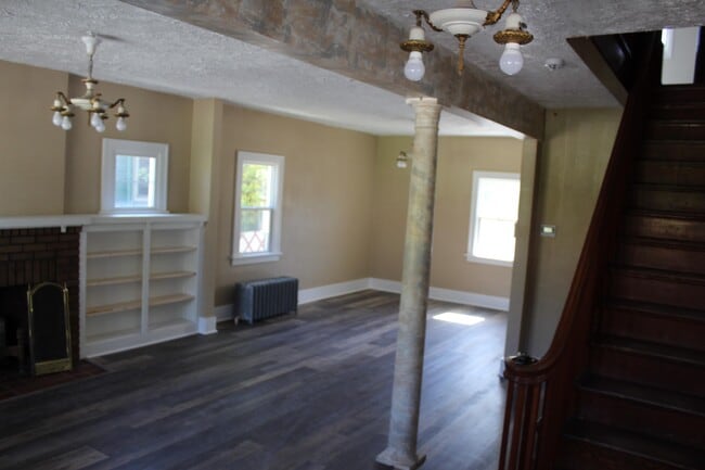 Building Photo - 818 D St