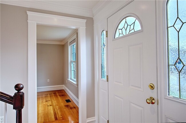 Building Photo - 11 Elmcroft Ave