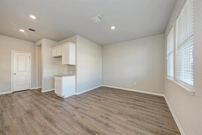 Building Photo - 1232 Vogel Dr